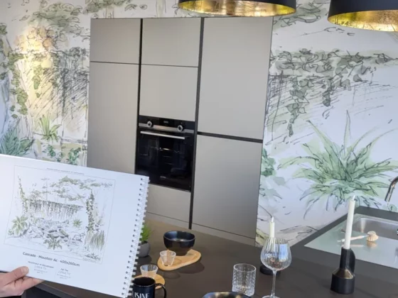 papier peint d'artiste Cascade dans une cuisine contemporaine à Moustoir-Ac