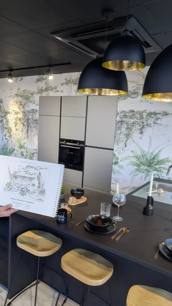 papier peint d'artiste Cascade dans une cuisine contemporaine à Moustoir-Ac