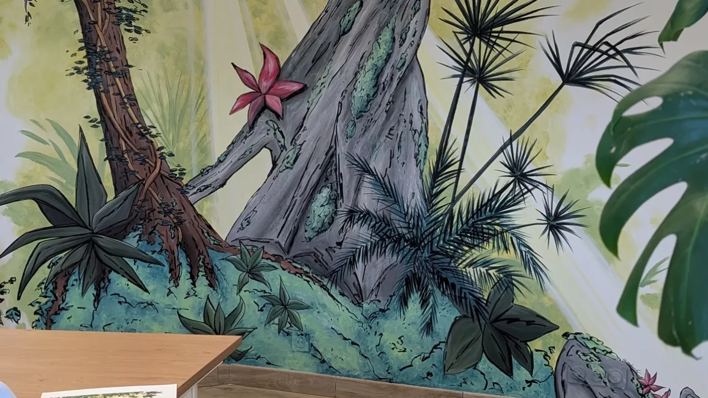 fresque murale en entreprise, décor mural de bureau tropical peint par S. Ferandez dans le Morbihan